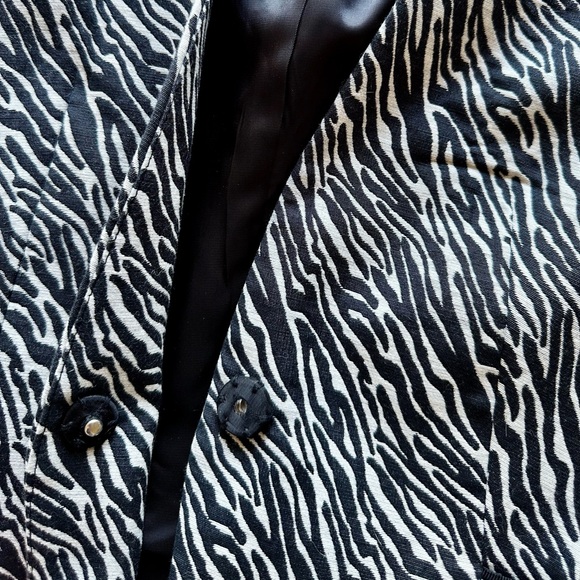 H&M Black and White Zebra Print Crop Blazer - Picture 6 of 7